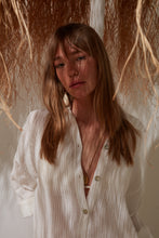 Görseli Galeri görüntüleyiciye yükleyin, Say Stay Cool Shirt White