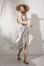 Görseli Galeri görüntüleyiciye yükleyin, Say Peaceful Top Green&White Pattern