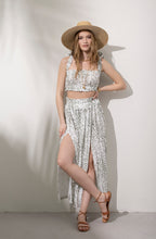 Görseli Galeri görüntüleyiciye yükleyin, Say Peaceful Top Green&White Pattern