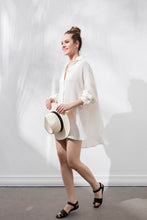 Görseli Galeri görüntüleyiciye yükleyin, Say Stay Cool Shirt White