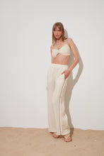 Görseli Galeri görüntüleyiciye yükleyin, Say Golden Glow Top &amp; Pant

