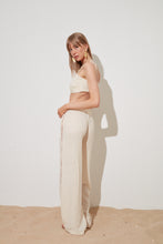 Görseli Galeri görüntüleyiciye yükleyin, Say Golden Glow Top &amp; Pant
