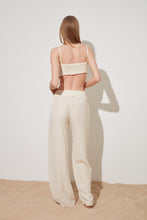 Görseli Galeri görüntüleyiciye yükleyin, Say Golden Glow Top &amp; Pant
