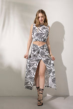 Görseli Galeri görüntüleyiciye yükleyin, Say Casual Top Black&amp;White Pattern
