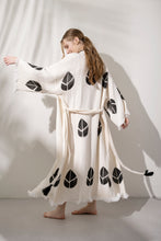 Görseli Galeri görüntüleyiciye yükleyin, Say Leaf Caftan Ecru
